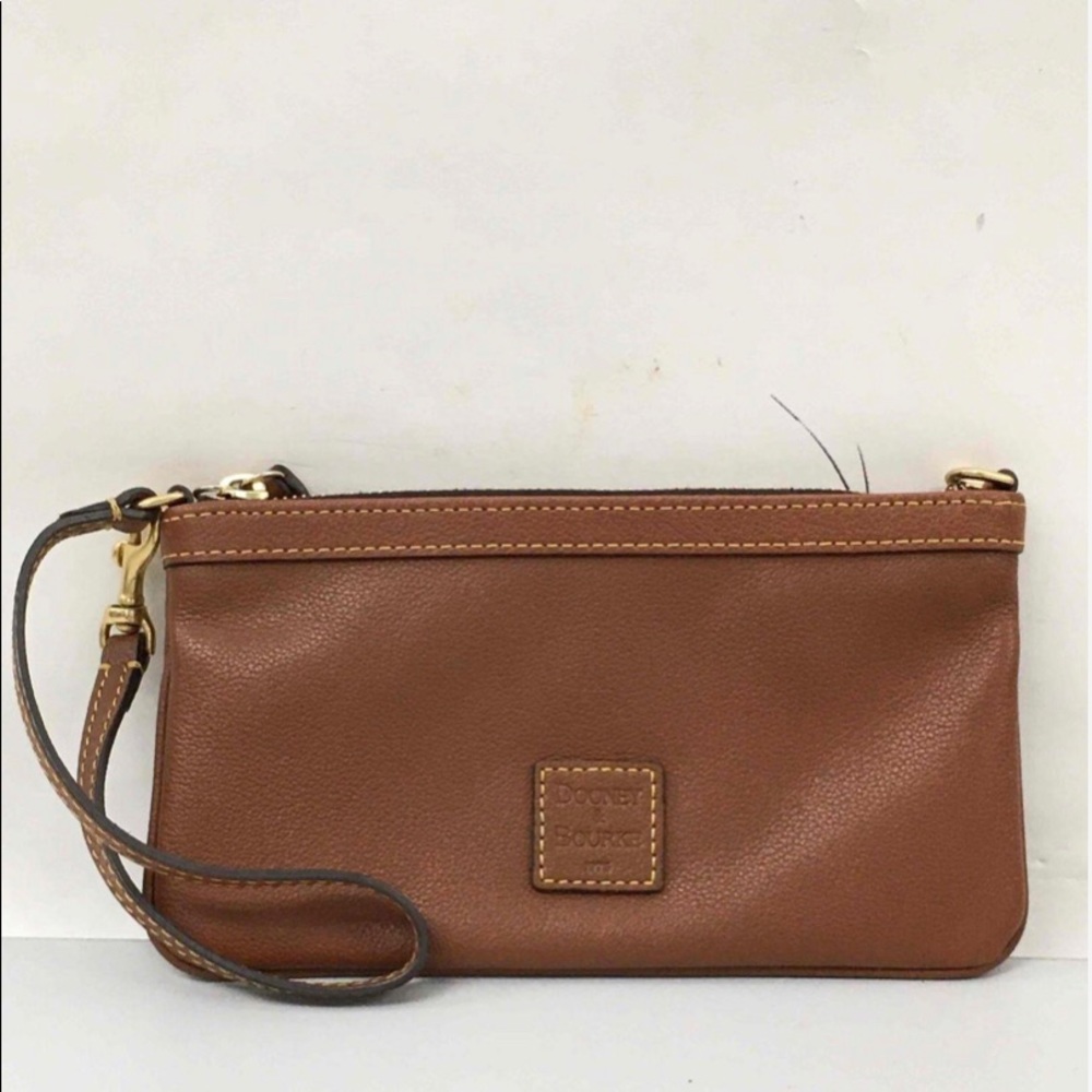 Dooney & Bourke Pebble Grain Wristlet – Caramel